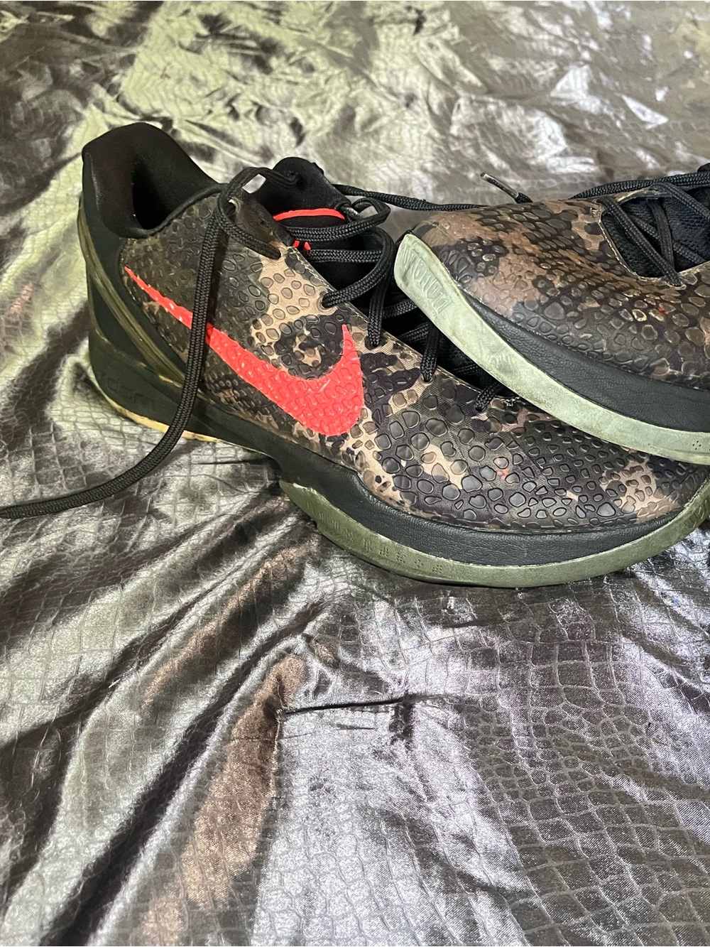 Nike Men’s Black Camo-Pattern kobe Sneakers with Red Swoosh
